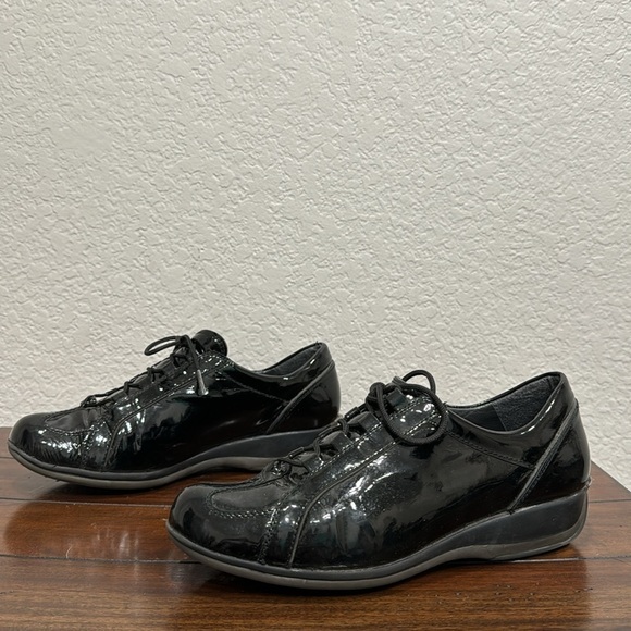 Stuart Weitzman Patent Leather Sneakers Black Size 8 - Picture 4 of 9